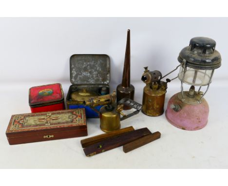 Tilly lamp, Primus, Optimus - A mixed lot to include: Tilly/paraffin lamp, spirit levels, 2 x blow torches (1 by Monitor), a 