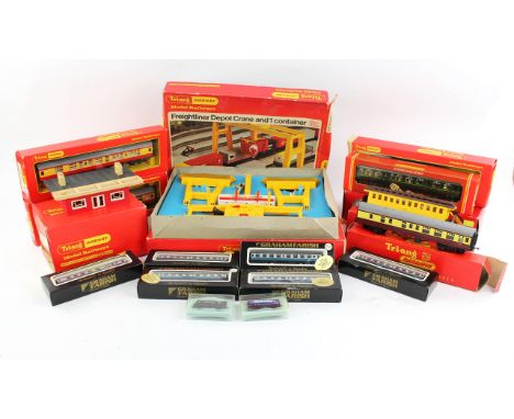 A quantity of Hornby Triang OO gauge collectables including ; 'The Blue Pullman' electric train set, boxed, R.675 Freightline