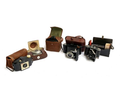 A mixed lot of photographic equipment to include Kodak Brownie, Kodak bellows camera, Ikonta bellows camera with Zeiss Ikon l