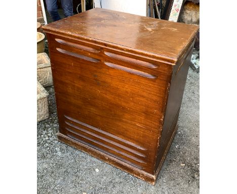 An Inerear custom valve amplifier, in vintage wooden case, 74x53x84cm 