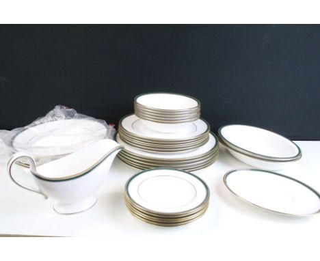 Spode 'Tuscana' dinner service, pattern no. Y8578, the lot to include 6 dinner plates, 6 lunch plates, 6 side plates, 5 soup 