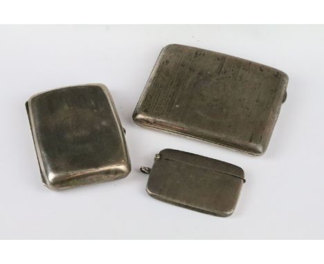 A selection of fully hallmarked sterling silver items to include a cigarette case, cherrot case and a card case, each piece w