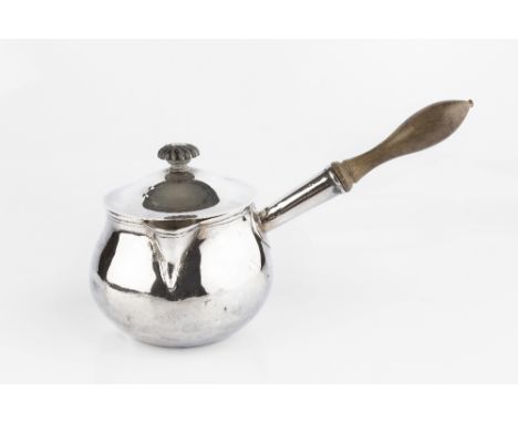 A GEORGIAN SILVER BRANDY PAN, with turned fruitwood side handle, and possibly associated cover with lobed ebonised finial, ma