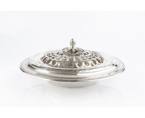 A LATE 19TH/EARLY 20TH CENTURY AMERICAN ROSE BOWL, by Gorham, the pierced borders engraved with swags of flowers, and having 