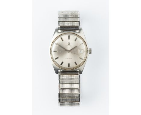 A GENTLEMAN'S STAINLESS STEEL AUTOMATIC WRISTWATCH BY OMEGA, the circular silvered dial with baton markers, date display and 
