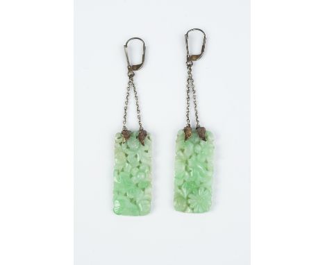 A COLLECTION OF JEWELLERY, to include a pair of jade ear pendants, each rectangular panel drop pierced and carved with flower