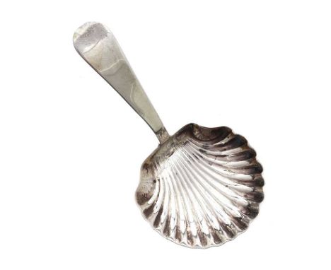 SILVER CADDY SPOON WITH SHELL BOWL.SHEFFIELD 1907.MAKER C.W. FLETCHER & SONS. LENGTH: 4 INCHES.IN GOOD CONDITION.