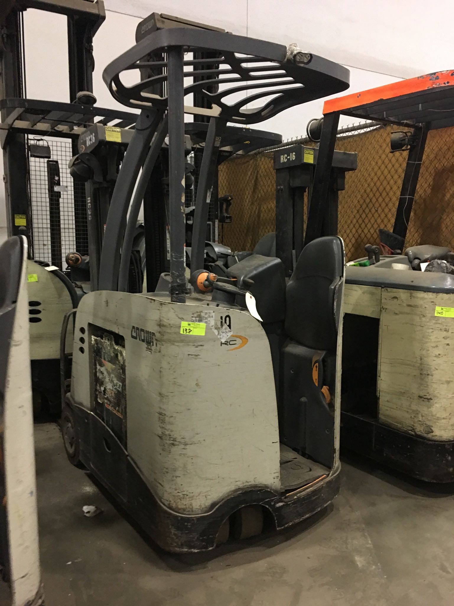 CROWN STAND UP FORKLIFT. Model RC5500. S/N 1A401567. Hours (as of
