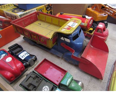 A Marx Toys tinplate "Lumar Construction Company" digger/tipper lorry 