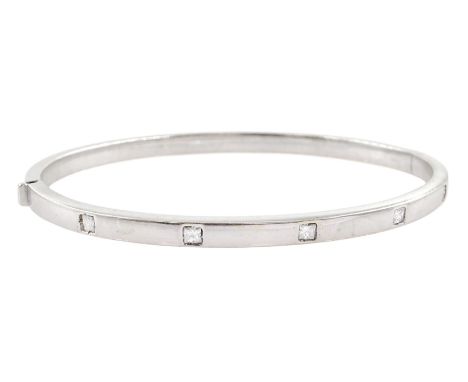 18ct white gold rubover set five stone princess cut diamond hinged bangle, stamped 750Condition Report:Approx 12.25gm, tested