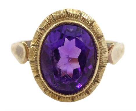 9ct gold single stone oval amethyst ring, hallmarkedCondition Report:Approx 2.65gm, size J-K, good condition