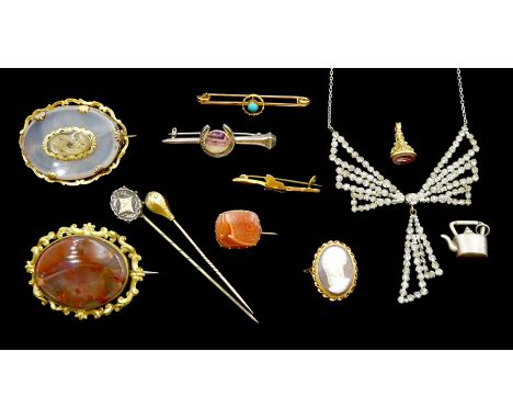 Victorian and later jewellery including silver Blue John horseshoe brooch by Ward Brothers, gold chalcedony brooch, with glaz