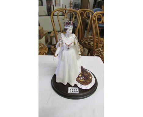 A Royal Worcester figurine 'Queen Elizabeth II', 1803/4500.