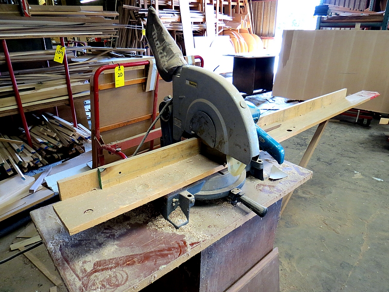 MAKITA 10" MITER SAW