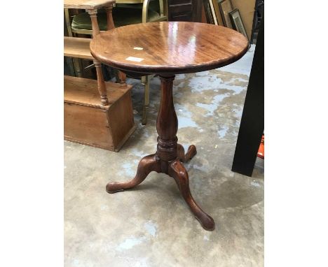 Georgian mahogany circular wine table with snap top, turned column on tripod base.The top 46cm diameter