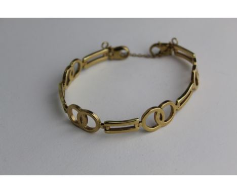 A gold bracelet with interlocking circles and bars, with a safety chain, tested as 9ct gold, 11.8g 