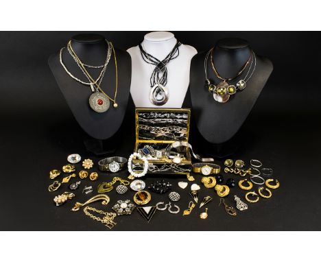 A Collection Of Costume Jewellery Housed In Black Onyx Trinket Box A varied collection housed in footed rectangular box with 