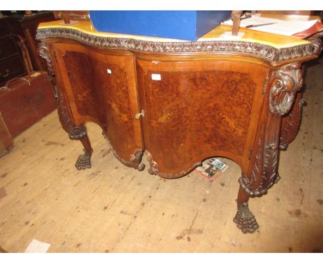 Early 20th Century figured walnut commode in George II style, the painted faux marble top above a carved moulding and two ser
