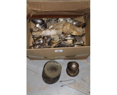 Quantity of miscellaneous silver plated items including: a horse's hoof  inkwell and a small silver mounted candlestick (at f