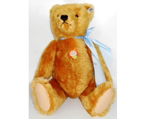 Steiff Bear. 400049 teddy 43, blonde, 1960 Replica. Boxed as new. 