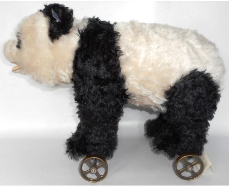 Steiff Bear. 400452 Panda on wheels. 1938 replica. 