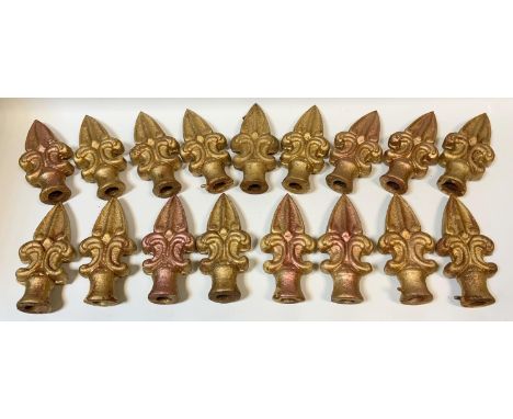 Architectural salvage - a set of 17 cast iron spear tip fence post tops, with gromit fittings, each 17cm x 8.5cm (17) 