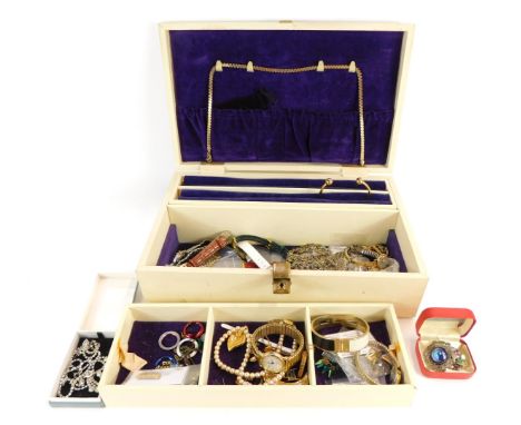 A faux cream leather jewellery box and contents, to include faux pearl necklaces, bar brooches, wristwatches, etc. (a quantit