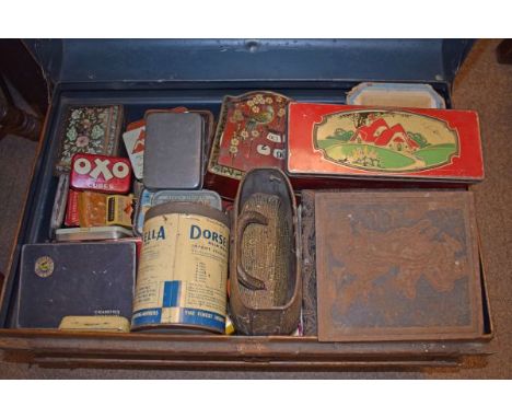 Quantity of various vintage trade tins contained in a tin trunk   Condition: 