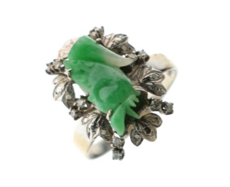 14ct white gold dress ring set carved jade panel depicting a stylised profile portrait, size Z   Condition: 