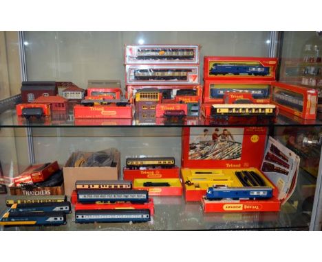 Model Railway - Triang - Hornby OO/HO - electric train set together with a large quantity of carriages, rolling stock, access