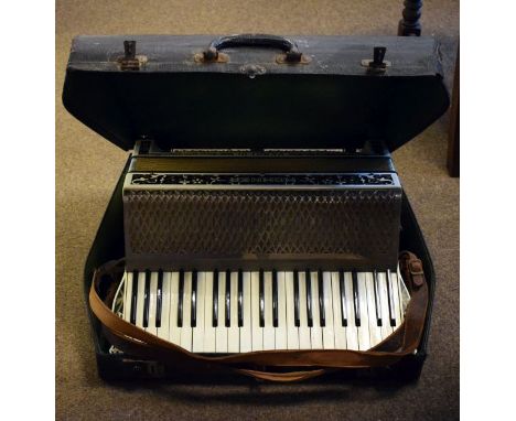 Vintage Hohner Verdi III piano accordion   Condition: 