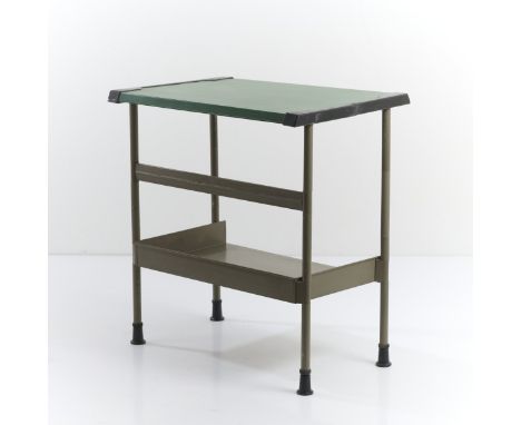 Beistelltisch- / Aktenablage 'Spazio', 1959H. 68 x 64 x 44 cm.Olivetti, Ivrea.Metallrohr, Metallblech, olivgrün lackiert, sch