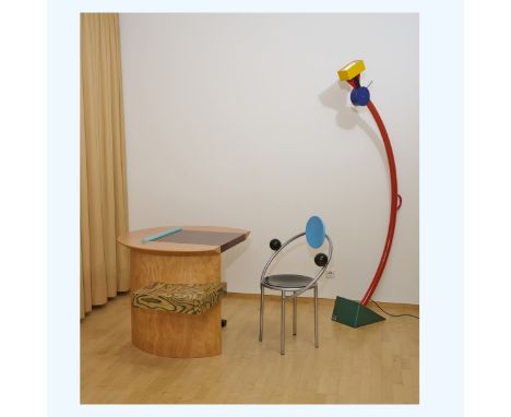 Stehleuchte 'Treetops', 1981 (Entwurf)H. 200 cm (max.).Memphis Milano, um 1993.Metallrohr, Metallblech, farbig lackiert. Bez.
