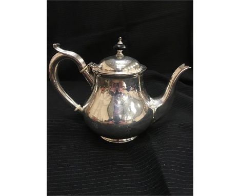 Silver teapot, hallmarked Chester 1927