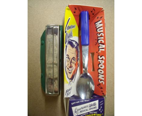 Boxed M.Horhner Echo No 2309 harmonica and Lawrence Welk musical spoons in original card packaging (2) 