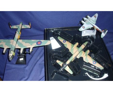 Boxed Corgi Aviation Archive Limited Edition scale 1/72 AA34809 Vickers Armstrong Wellington MK.1A, unboxed Corgi Mosquito on