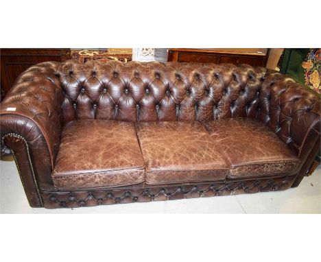 A MODERN THREE-PIECE CHESTERFIELD SUITE OF SEAT FURNITURE, comprising three seater settee and a pair of armchairs, each cover