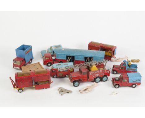 CORGI MAJOR CHIPPERFIELDS CIRCUS RELATED ITEMS to include Bedford Tractor Unit and Articulated horse box, crane truck, Chevro