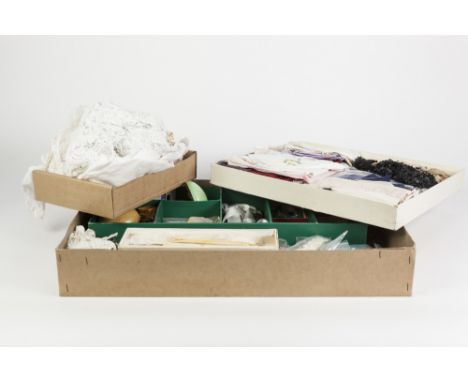 COLLECTION OF SEWING ACCESSORIES to include bone crochet hooks, thimbles, ivory handled button hooks, bead samples together w
