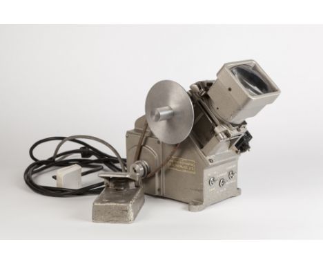 THE PHOTOGRAPHIC ELECTRICAL CO., LTD - CINIOLA MID TWENTIETH CENTURY COMMERCIAL 35mm FILM PROJECTOR, grey enamelled metal bod