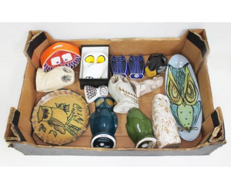 A box of stylised pottery owls comprising a Carlton Ware money bank, Honiton, Cmielow, Hornsea, Craw and Torres Guardia etc.C