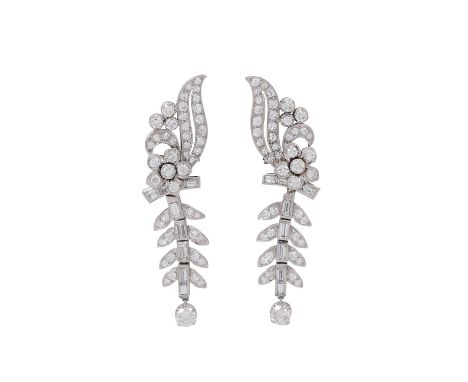 Ohrclips mit zahlreichen Diamanten zus. ca. 4,3 ct, ca. WEISS-GET (H-M)/VS-P2, WG 8K, Schauseite Platin, 16,6 gr, Gesamtlänge