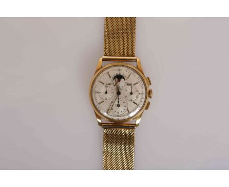 A RARE UNIVERSAL GENEVE 18 CARAT GOLD MOONPHASE TRIPLE CALENDAR CHRONOGRAPH, circular dial with four subsidiary dials, manual