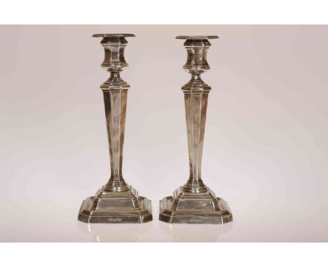 A PAIR OF EDWARDIAN SILVER CANDLESTICKS, James Dixon & Son, Sheffield 1905, each with tapering faceted stem and square base w