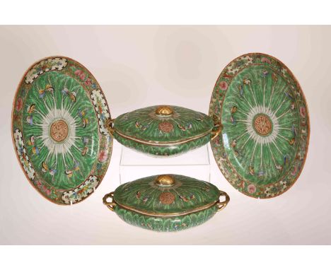 AN EXTENSIVE CHINESE DINNER AND TEA SERVICE, including serving dishes, tureens, soup plates, dinner plates, side plates, teap