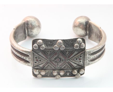 Middle Eastern slave bangle set with rectangular decorative enamel panel, gross weight 286g