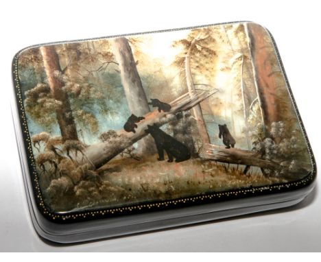 Fedoscino Russian lacquered rectangular trinket box, the lid is hand painted with Black Forest style scene depicting bears in