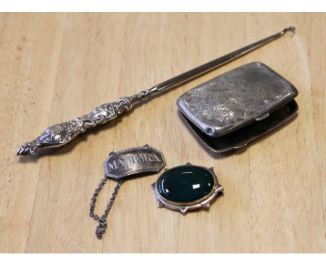 Silver cigarette case, button hook, wine label and an agate pendant 