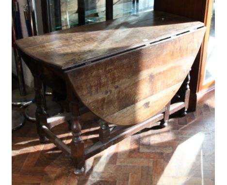 Antique oak oval gate leg dining table on turned legs approx 5'4 x 4'2 with leaves up 