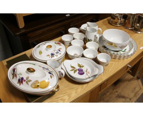 Several pieces of Royal Worcester Evesham patterned china